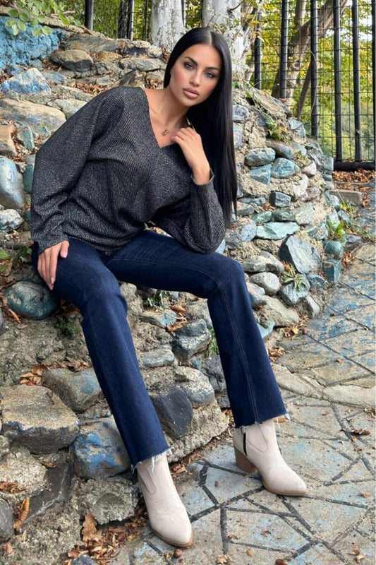 Comfortable Batwing Sleeve Knitted V-Neck Blouse - Black