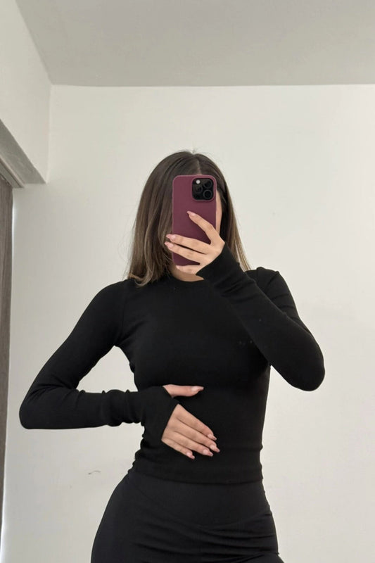 Basic Crew Neck Thumb Hole Blouse - Black